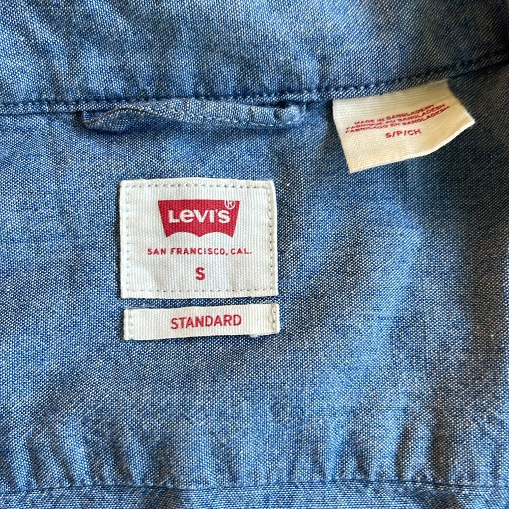 Levi's Casual Light Blue Button Down Shirt - Picture 2 of 6